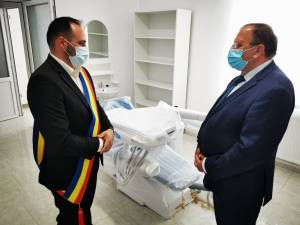 Gheorghe Flutur şi primarul din Frumosu, Constantin Buga, au inaugurat noul dispensar medical din comună