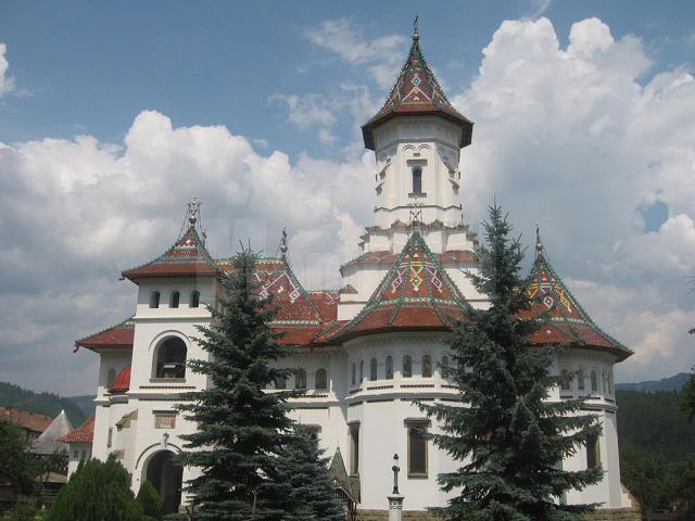 Biserica Adormirea Maicii Domnului din Câmpulung Moldovenesc Foto wikipedia.org
