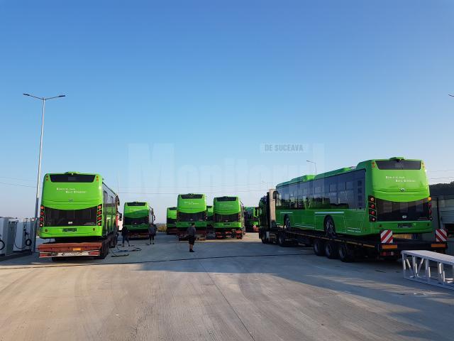 Primele autobuze electrice din lotul de 25 au ajuns marți dimineață la Suceava. Foto Cosmin Romega