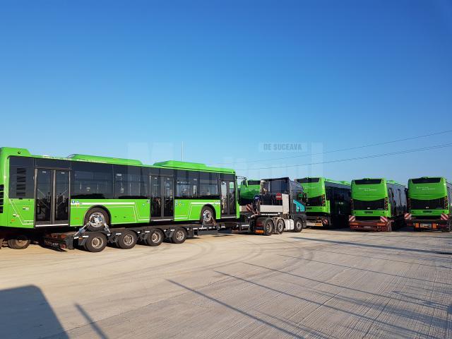 Primele autobuze electrice din lotul de 25 au ajuns marți dimineață la Suceava. Foto Cosmin Romega