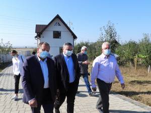 Gheorghe Flutur, Ioan Balan și Ion Lungu la inaugurarea noii rețele de gaz metan, din Burdujeni Sat