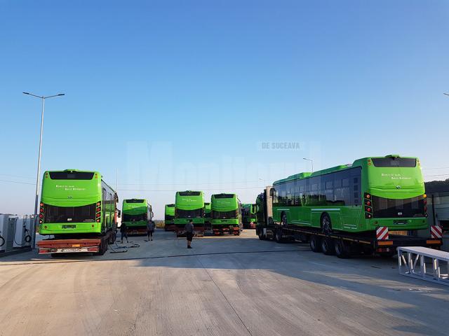 Primele autobuze electrice din lotul de 25 au ajuns marți dimineață la Suceava