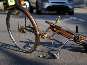 Seria accidentelor cu bicicliști continuă, alți doi fiind răniți pe drumurile din județ