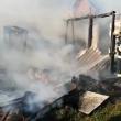 Locuință distrusă într-un incendiu, izbucnit de la jarul din sobă
