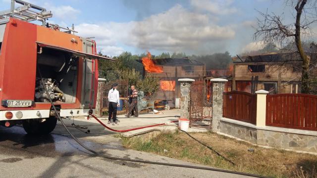 Un incendiu a cuprins vineri anexele unei gospodării din Berești
