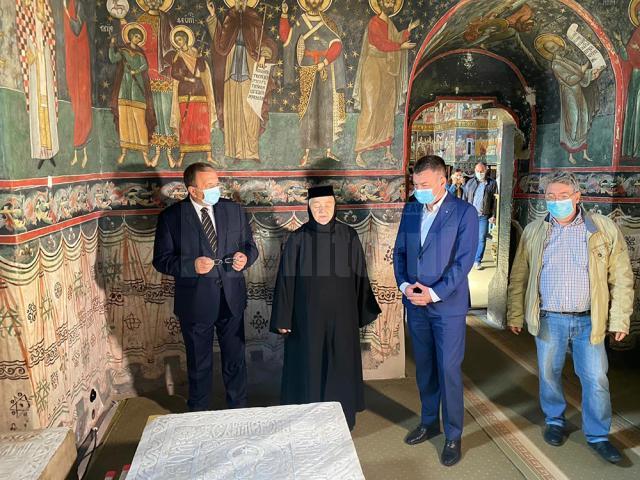 Ministrul Culturii, Bogdan Gheorghiu, și președintele CJ Suceava, Gheorghe Flutur, au participat la inaugurarea lucrărilor de restaurare