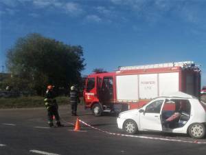 Femeie rănită în urma coliziunii dintre un autoturism și un autotren, la Ratoș
