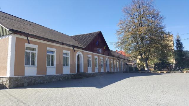 Școlile din Sucevița și Voievodeasa au fost reabilitate