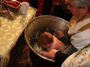 Ce înseamnă afundarea de trei ori în apa botezului?