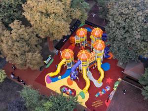 Loc de joacă de 600 de mp, pentru 150 de copii care se pot juca simultan, în Parcul Central al Sucevei