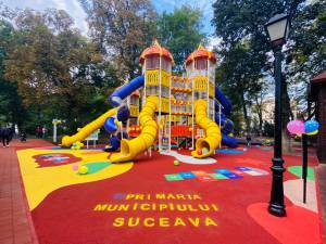 Loc de joacă de 600 de mp, pentru 150 de copii care se pot juca simultan, în Parcul Central al Sucevei