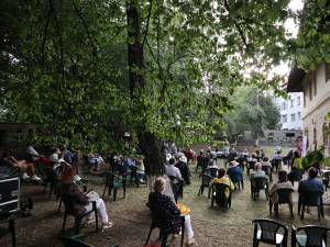 Spectacol în aer liber, în curtea Hanului Domnesc