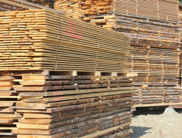 Amenzi mari și lemn de peste 100.000 de lei confiscat, pentru condiții eronate de expediere