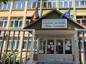 Colegiul Național „Mihai Eminescu” rămâne pe scenariul roșu