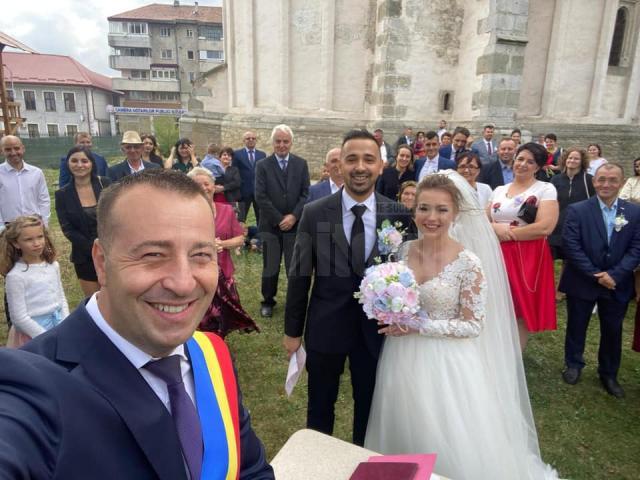 Viceprimarul Lucian Harșovschi a oficiat căsătoria a 19 cupluri care și-au unit destineleîn preajma alegerilor locale