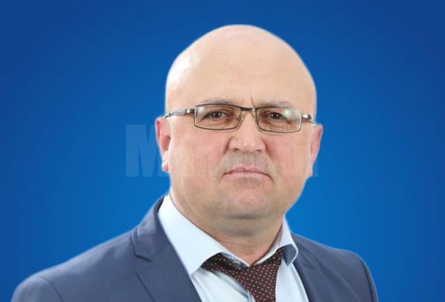 Gheorghe Savu acuza un candidat PSD pentru Consiliul Local Cajvana că l-a lovit în faţa unei secții de votare