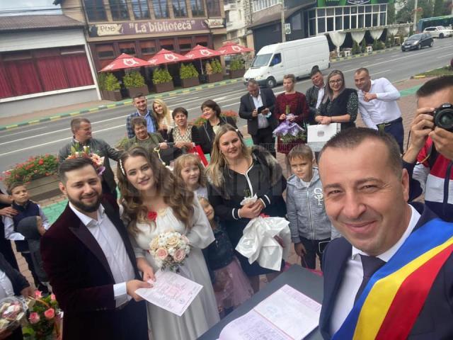 Viceprimarul Lucian Harșovschi a oficiat căsătoria a 19 cupluri care și-au unit destinele în preajma alegerilor locale