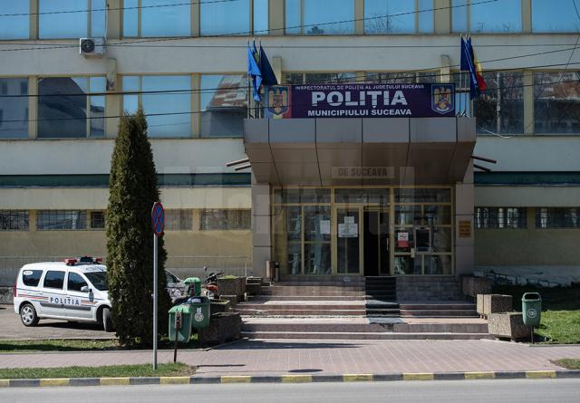 Cei doi agresori au fost duşi la Poliția municipiului Suceava pentru audieri