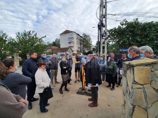 Strategia de modernizare a cartierului Laniște, discutată cu locuitorii din zonă, la intrarea pe strada Traian Popovici, unde au început lucrările