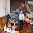 Donație de materiale didactice pentru elevii din Vatra Moldoviței