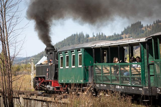 Povestea Dianei, fata care a plimbat mii de turiști cu mocănița de la Moldovița. Foto: Ema Motrescu