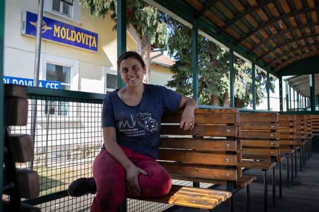 Povestea Dianei, fata care a plimbat mii de turiști cu mocănița de la Moldovița. Foto: Ema Motrescu