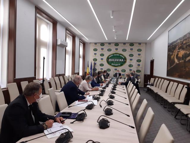 Comitetul Județean pentru Situații de Urgență Suceava a decis, luni, aplicarea unor restricții în vederea limitării răspândirii virusului