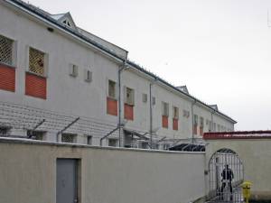 Bărbatul a fost dus, sub escortă, la Penitenciarul Botoșani