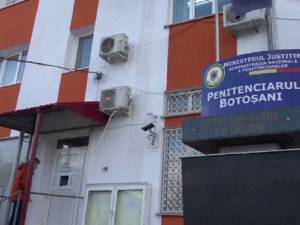 Bărbatul a fost dus, sub escortă, la Penitenciarul Botoșani. Foto: stiri.botosani.ro