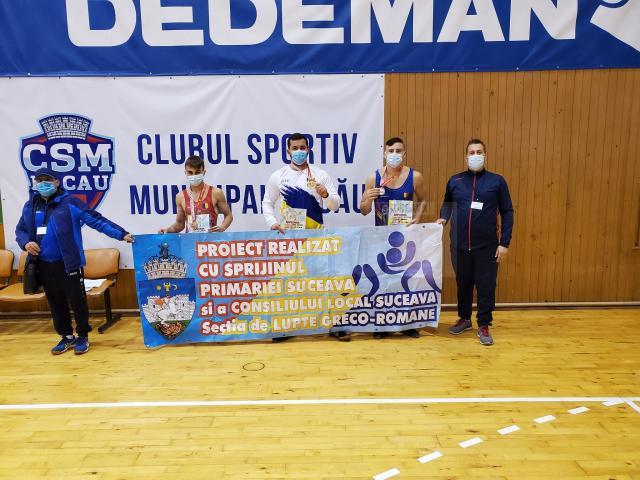 Antrenorii Andrei Bolohan și Daniel Ciobotaru, alături de cei trei medaliați