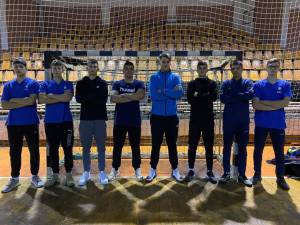 Cei opt tineri handbaliști de la CSU Suceava care au fost convocați la lotul național de cadeți