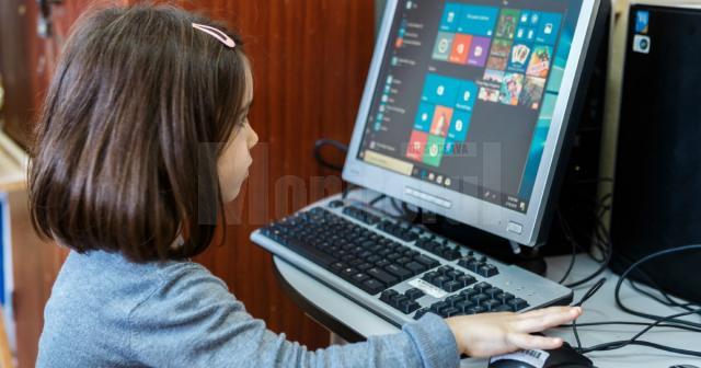 Școlile, liceele, grădinițele pot obține calculatoare accesând programul „Dăm Click pe România 2020”