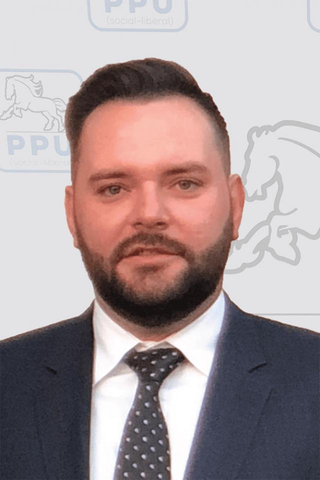 Vlad Popescu este fiul primarului Cristian Popescu Piedone și a fost liderul PPU SL din sectorul 5 al municipiului București