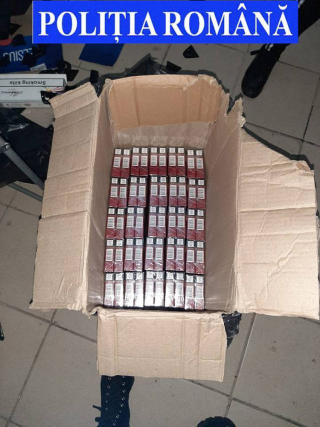 Cu ocazia perchezițiilor au fost descoperite și ridicate aproape 9.000 de pachete de țigări de contrabandă