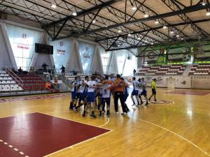 „Studenții” se bucură după victoria cu CSM Reșița
