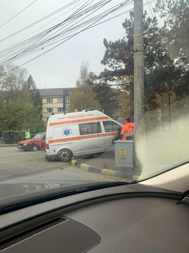 Ambulanța implicată în accident