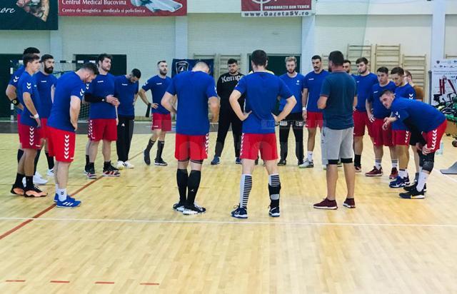 Handbaliștii de la CSU Suceava pregătesc în liniște meciul cu CSM București