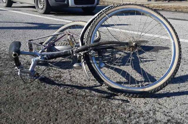 Un bărbat băut a căzut de pe bicicletă şi a mințit că a fost victima unui accident