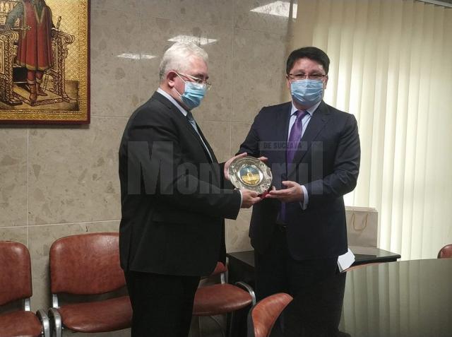 Ambasadorul  Republicii Kazahstan, Excelența Sa Nurbakh Rustemov, și primarul Ion Lungu