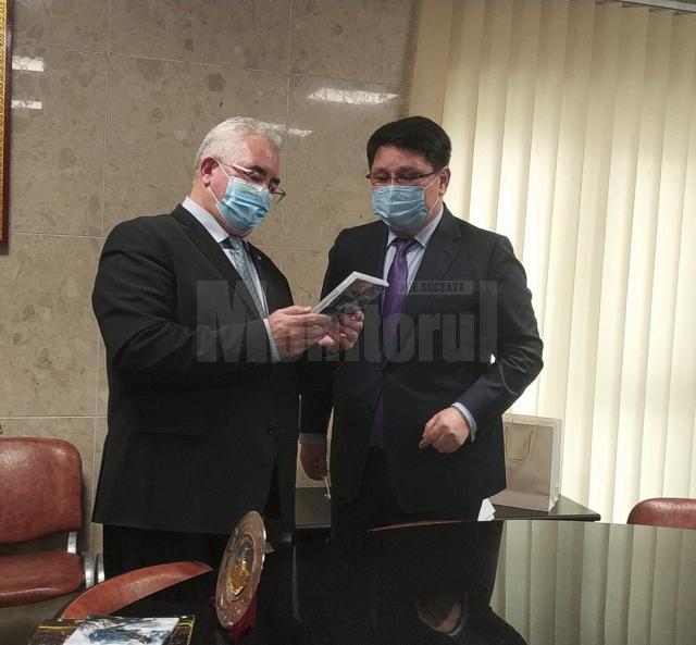 Ambasadorul Republicii Kazahstan a discutat cu primarul Sucevei despre o posibilă colaborare