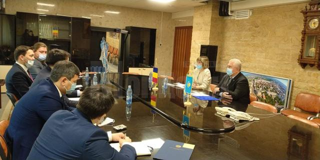 Ambasadorul Republicii Kazahstan a discutat cu primarul Sucevei despre o posibilă colaborare