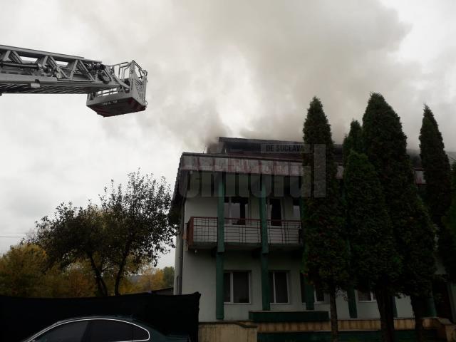 Incendiu la o clădire de birouri de la Piața Burdujeni