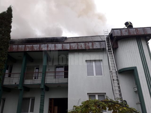 Incendiu la o clădire de birouri de la Piața Burdujeni