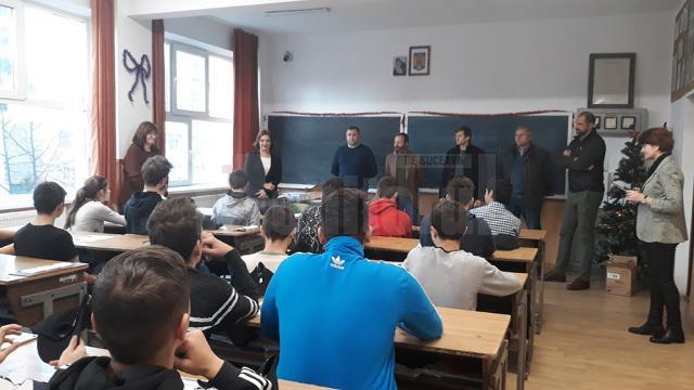 Vizita conducerii companiei EGGER la clasa de învățământ dual din cadrul Colegiului Tehnic „Samuil Isopescu” din Suceava, în luna februarie 2020