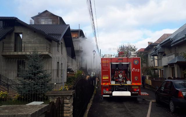 Un incendiu a afectat demisolul unei case din cartierul sucevean Zamca