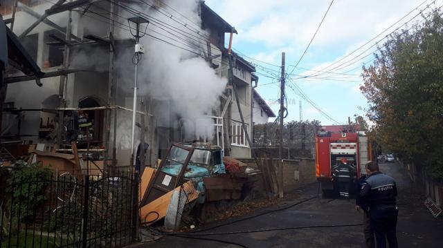 Un incendiu a afectat demisolul unei case din cartierul sucevean Zamca