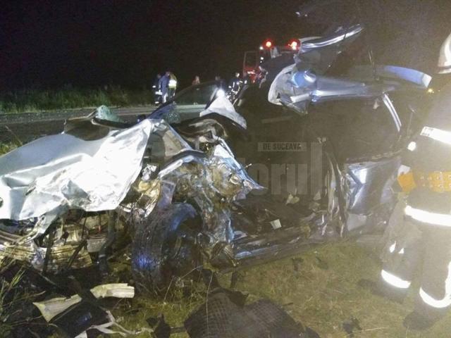 Impactul dintre cele două mașini a fost deosebit de violent