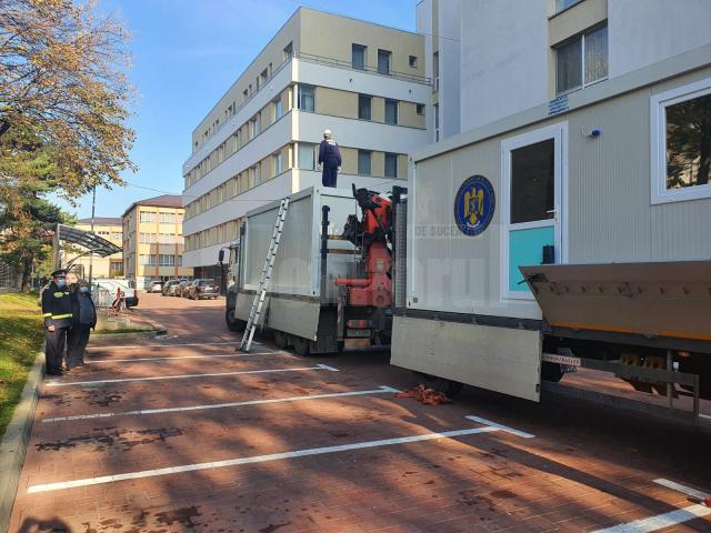 Containerele se amplasează în curtea Spitalului de Urgență Suceava