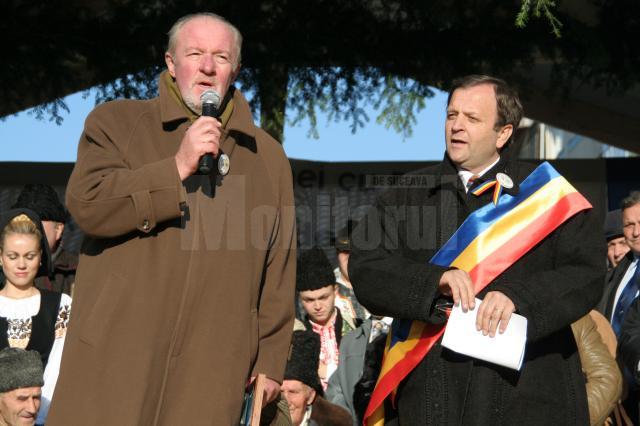 În 2008, Gheorghe Flutur i-a decernat actorului Vladimir Găitan titlul de Cetațean de Onoare al județului Suceava