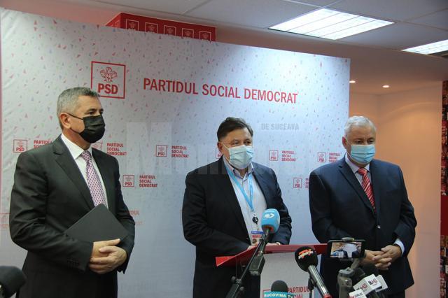 Alexandru Rafila (centru) consideră că România a ajuns într-un moment critic al pandemiei